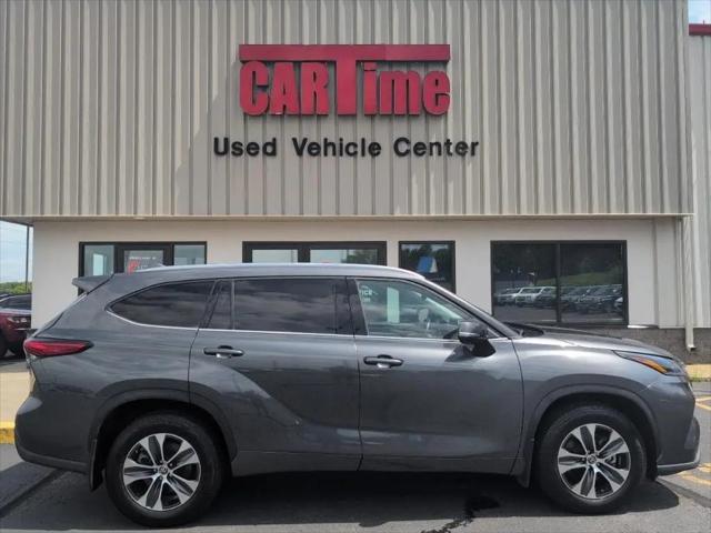 2021 Toyota Highlander XLE for sale in Dundas, MN