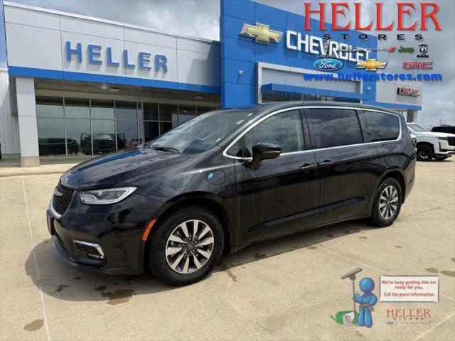 2023 Chrysler Pacifica Hybrid Touring L for sale in El Paso, IL