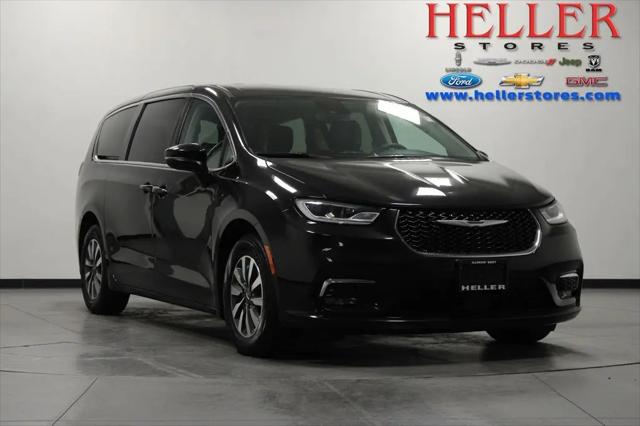 2023 Chrysler Pacifica Hybrid Touring L for sale in El Paso, IL