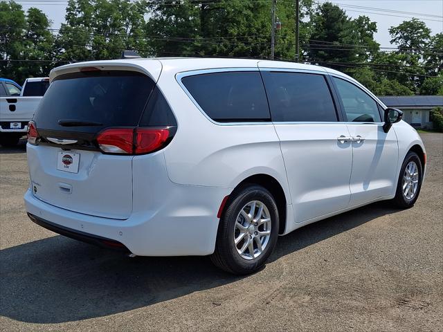 2027 Chrysler Pacifica LX