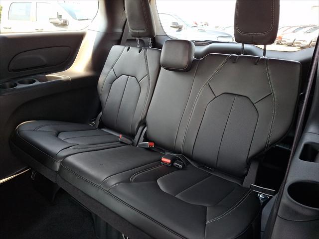 2027 Chrysler Pacifica LX