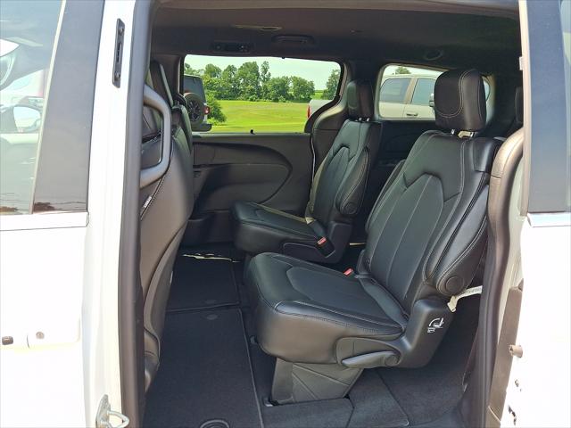2027 Chrysler Pacifica LX