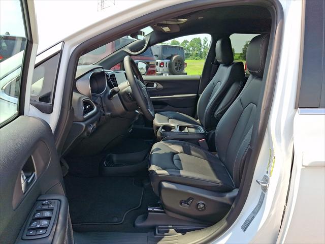 2027 Chrysler Pacifica LX