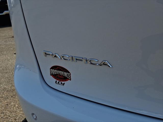 2027 Chrysler Pacifica LX