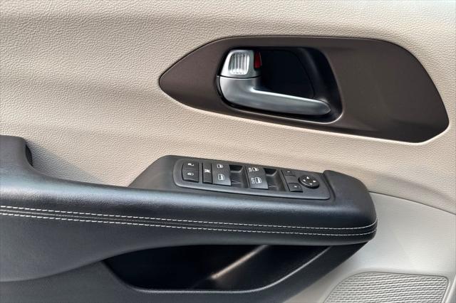 2021 Chrysler Voyager LXI