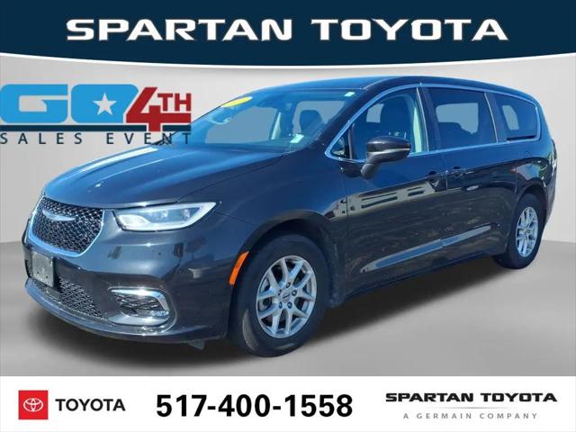 2023 Chrysler Pacifica Touring L for sale in Lansing, MI
