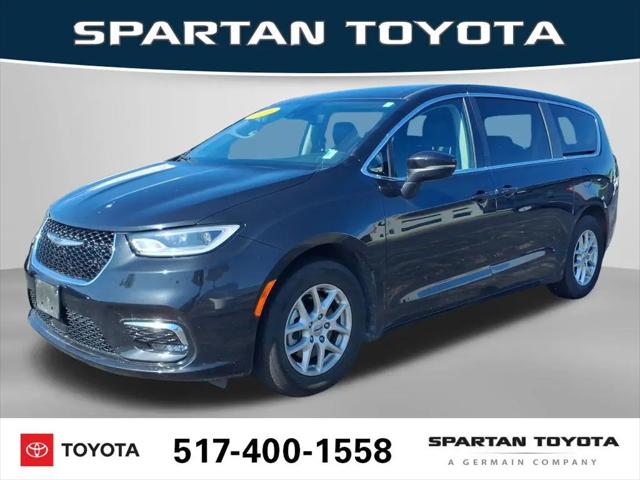 2023 Chrysler Pacifica Touring L for sale in Lansing, MI