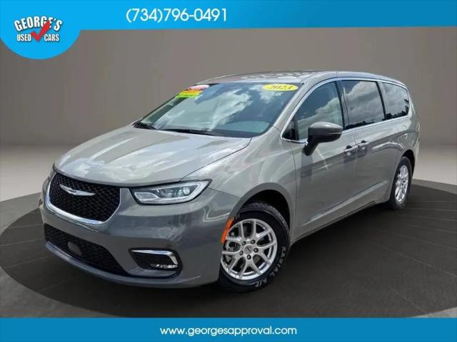 2023 Chrysler Pacifica Touring L for sale in Brownstown Charter Twp, MI
