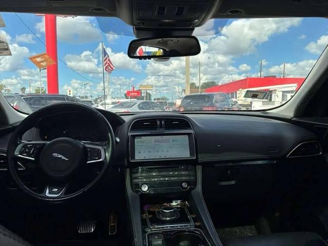 2017 Jaguar F-PACE 35t R-Sport