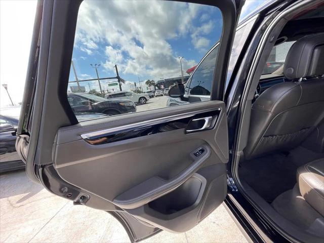 2015 Porsche Macan Turbo