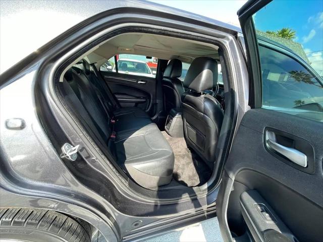 2016 Chrysler 300 Limited