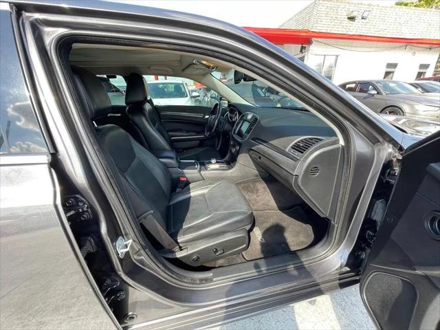 2016 Chrysler 300 Limited