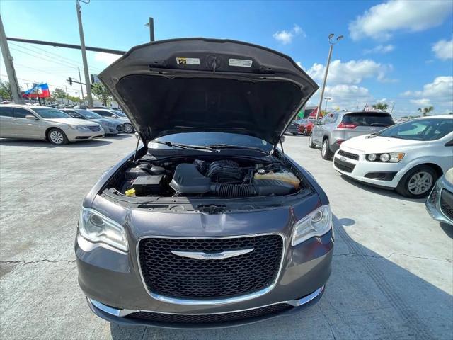 2016 Chrysler 300 Limited