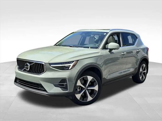 2025 Volvo XC40 B5 Plus Bright Theme for sale in Highland Park, IL