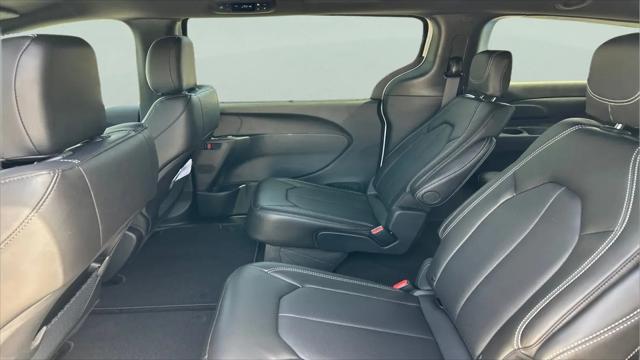 2027 Chrysler Pacifica LX