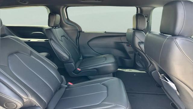 2027 Chrysler Pacifica LX