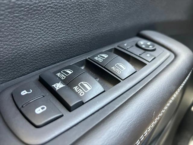 2027 Chrysler Pacifica LX