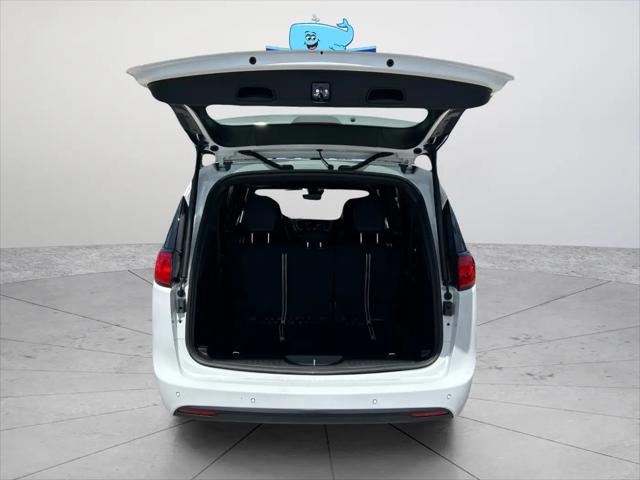 2027 Chrysler Pacifica LX