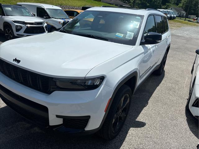 2023 Jeep Grand Cherokee L Altitude 4x4 2023 Jeep Grand Cherokee L Altitude 4x4