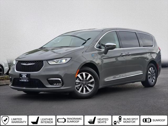 2022 Chrysler Pacifica Hybrid Limited for sale in Puyallup, WA