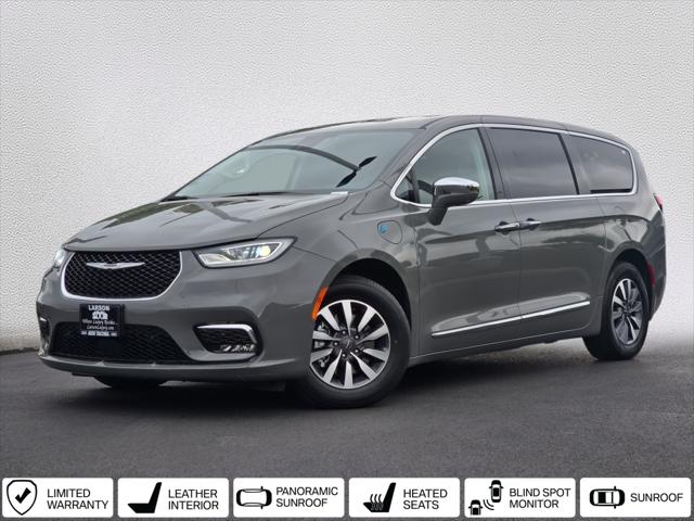 2022 Chrysler Pacifica Hybrid Limited for sale in Puyallup, WA