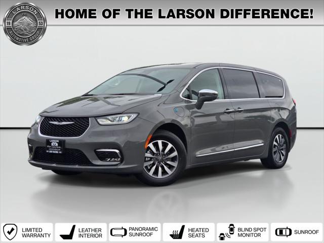 2022 Chrysler Pacifica Hybrid Limited for sale in Puyallup, WA