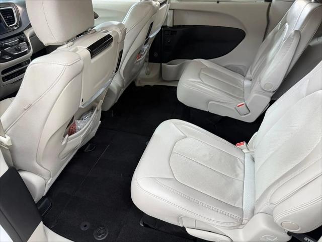 2017 Chrysler Pacifica Touring-L Plus