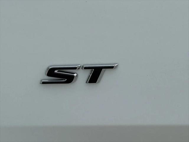 2026 Buick NV Sport Touring FWD