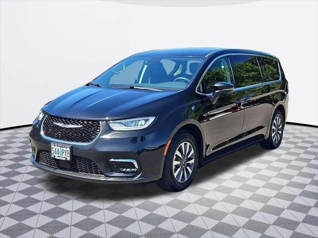 2024 Chrysler Pacifica Hybrid Select