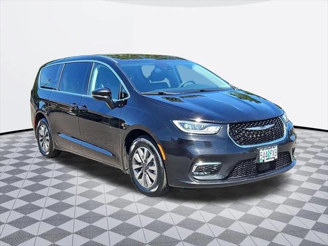 2024 Chrysler Pacifica Hybrid Select