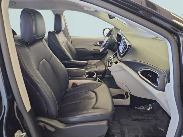 2024 Chrysler Pacifica Hybrid Select