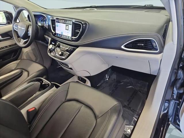 2024 Chrysler Pacifica Hybrid Select