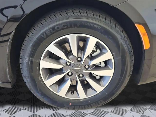2024 Chrysler Pacifica Hybrid Select