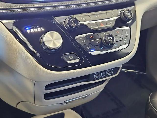 2024 Chrysler Pacifica Hybrid Select