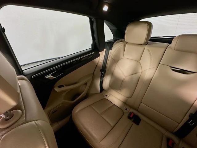 2020 Porsche Macan Macan