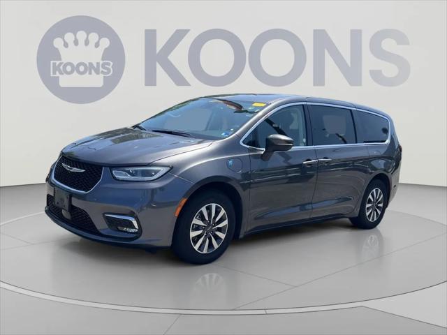 2023 Chrysler Pacifica Hybrid Touring L for sale in Vienna, VA