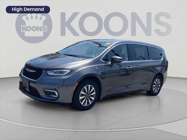 2023 Chrysler Pacifica Hybrid Touring L for sale in Vienna, VA