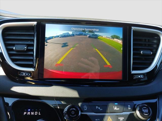 2025 Chrysler Pacifica Select