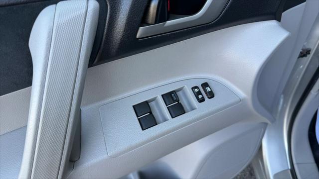 2012 Toyota Highlander Base V6