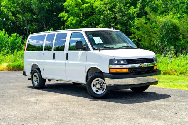 2025 Chevrolet Express Passenger RWD 2500 Regular Wheelbase LT for sale in Taylor, TX