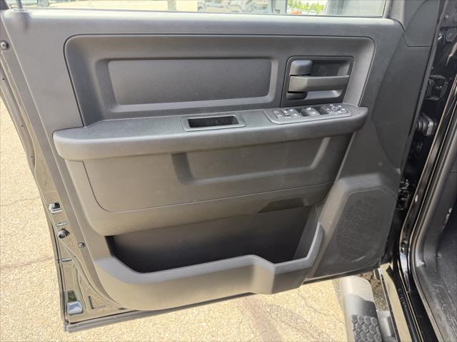 2026 Ram 2500 Black Express Crew Cab 4x4 64 Box