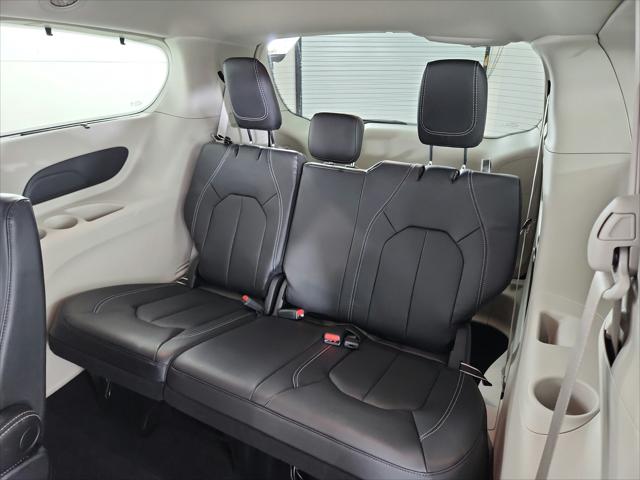 2022 Chrysler Pacifica Touring L AWD