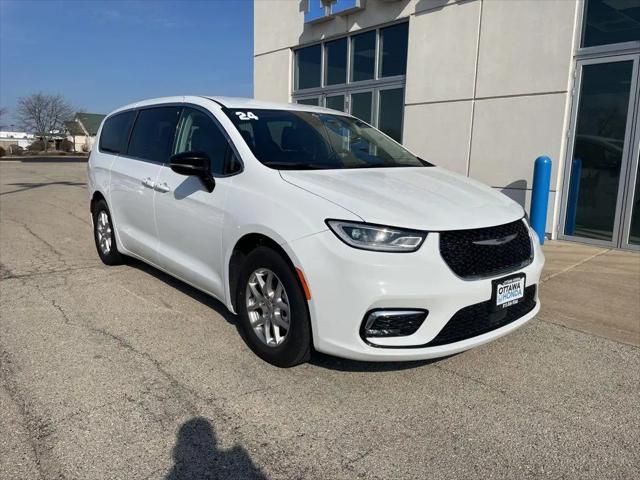 2024 Chrysler Pacifica Touring L for sale in Ottawa, IL