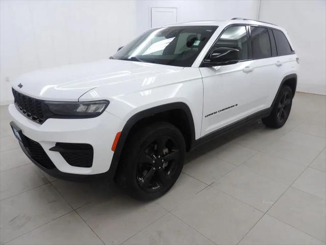 2023 Jeep Grand Cherokee Altitude 4x4 for sale in Beatrice, NE
