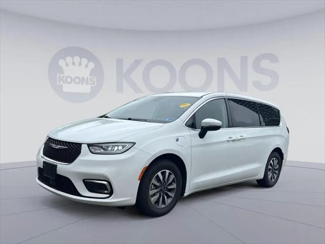 2023 Chrysler Pacifica Hybrid Touring L for sale in Vienna, VA