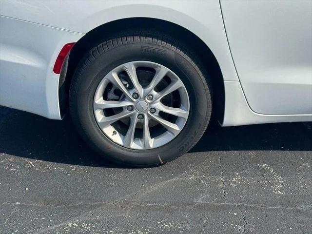 2027 Chrysler Pacifica PACIFICA SELECT