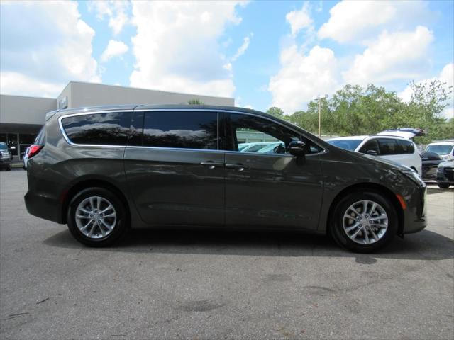 2027 Chrysler Pacifica PACIFICA SELECT