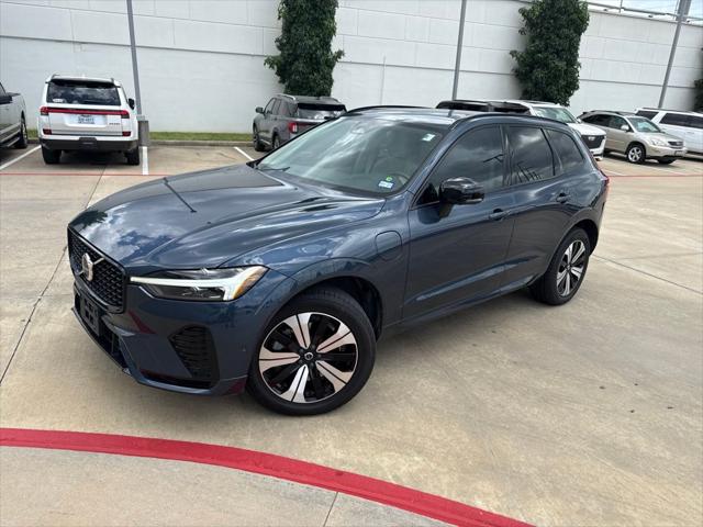 2023 Volvo XC60 T8 Plus Dark Theme AWD's photo