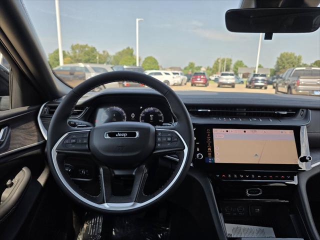 2027 Jeep Grand Cherokee L Laredo Altitude