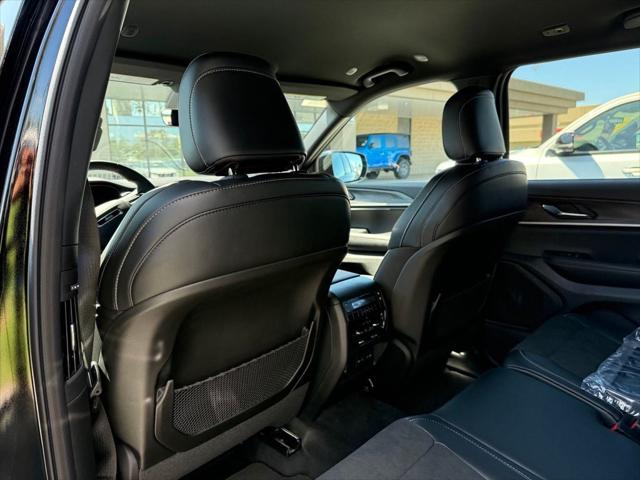2027 Jeep Grand Cherokee L Laredo Altitude 2027 Jeep Grand Cherokee L Laredo Altitude